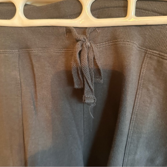 Eddie Bauer Size L dark grey capri sweatpants like - Picture 4 of 7